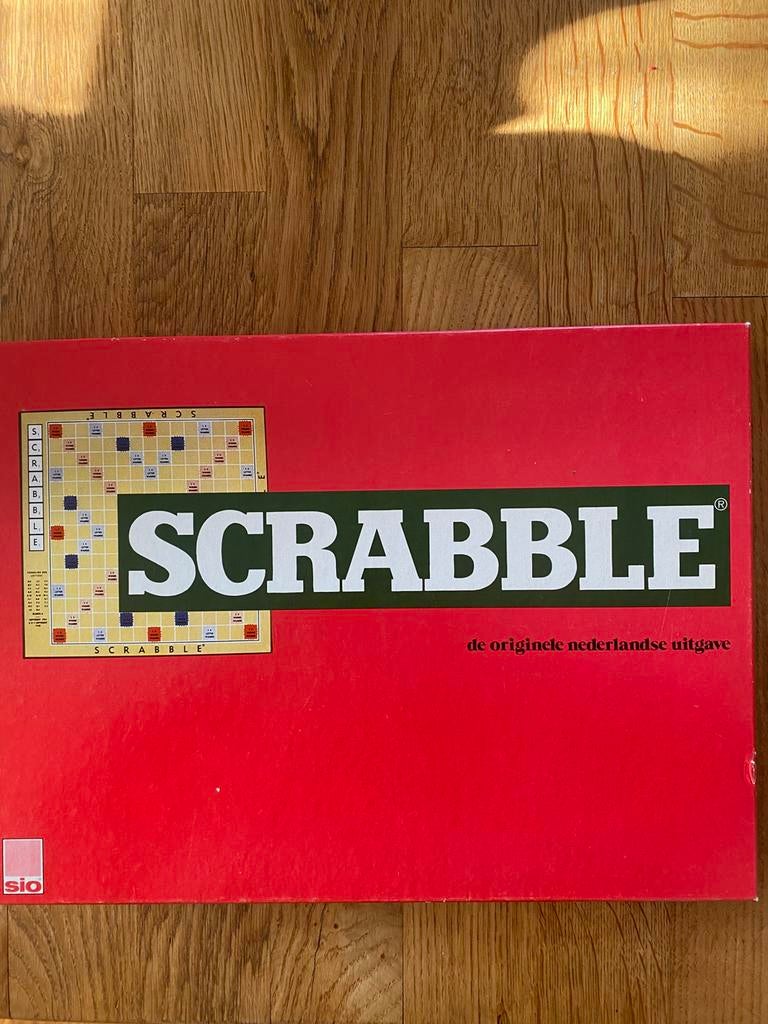 Te koop bordspel scrabble., Hobby en Vrije tijd, Gezelschapsspellen | Bordspellen, Drie of vier spelers, Ophalen of Verzenden