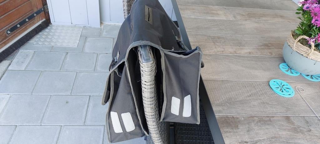 Nieuwe Basil dubbele fietstas - Zwart, Fietsen en Brommers, Fietsaccessoires | Fietstassen, Ophalen of Verzenden, Nieuw, Basil