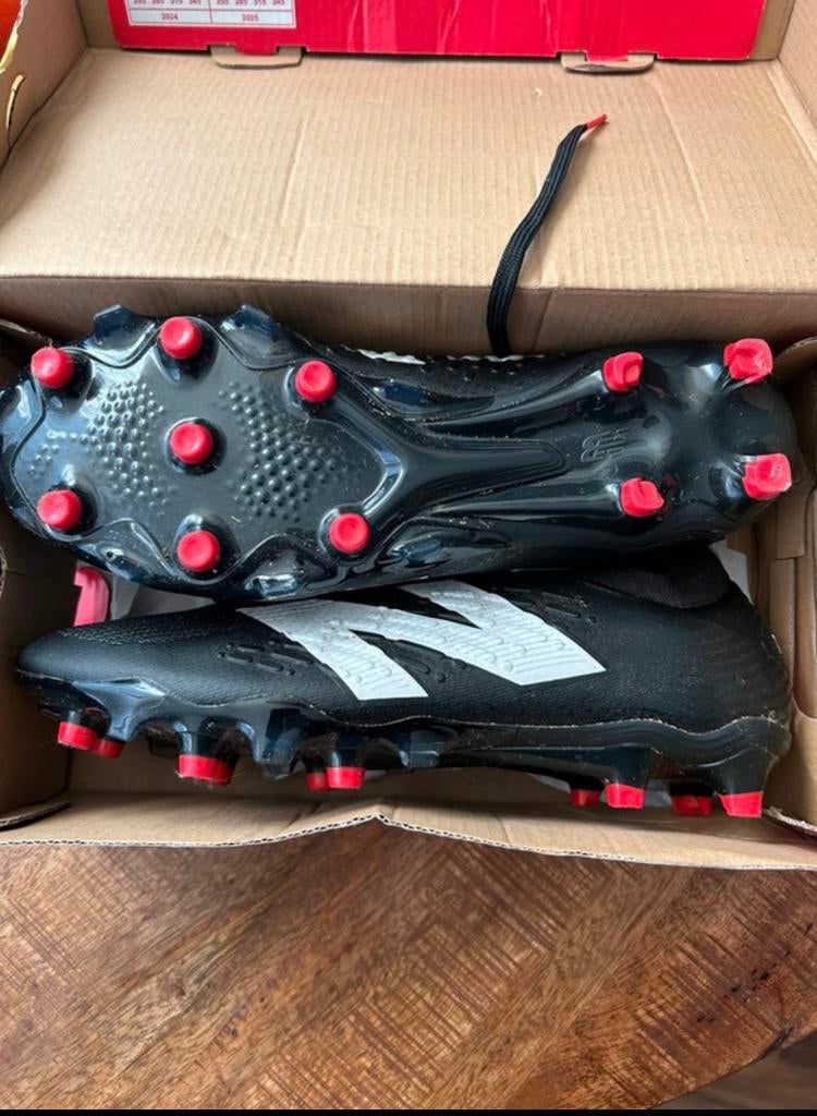 New balance fuel cell voetbalschoenen, Schoenen, Maat L, Ophalen of Verzenden, Zo goed als nieuw