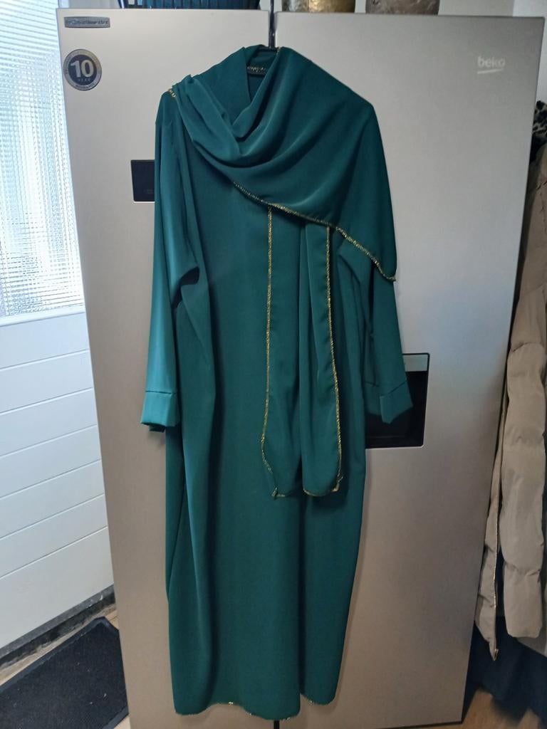 Elegante Groene Abaya met Gouden Details, Maat 38/40 (M), Ophalen of Verzenden, Onbekend, Zo goed als nieuw