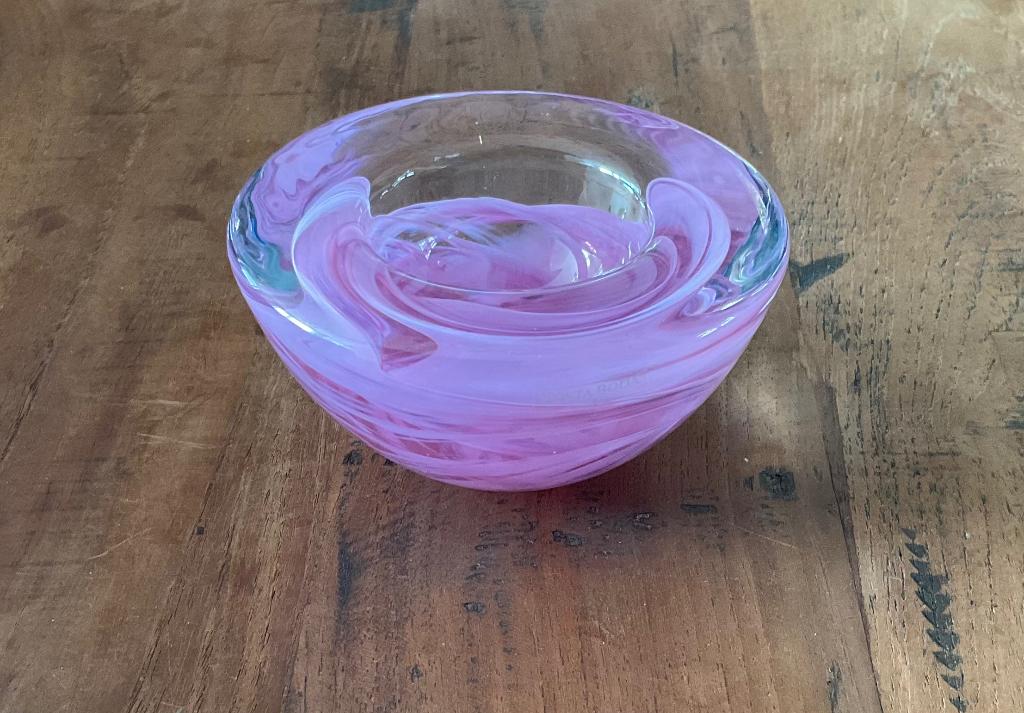Kosta Boda Atoll waxinelicht roze pink swirls Anna Ehrner, Antiek en Kunst, Antiek | Glas en Kristal, Ophalen of Verzenden