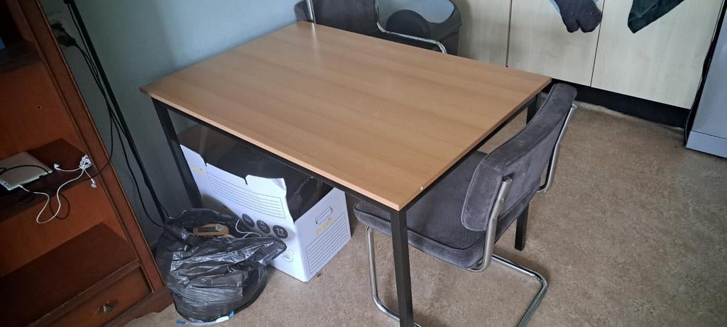 Eettafel met houten blad en metalen onderstel, Huis en Inrichting, Ophalen of Verzenden