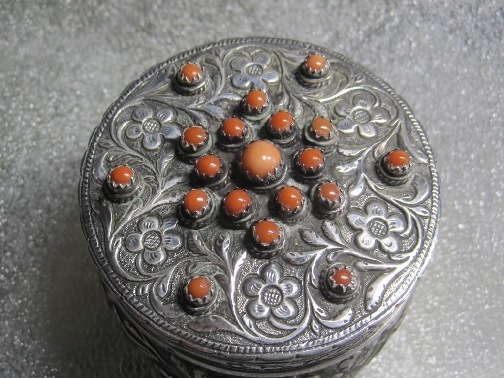 Antiek zilveren deskseldoos met bloedkoraal zeldzaam, Antiek en Kunst, Antiek | Goud en Zilver, Ophalen, Zilver