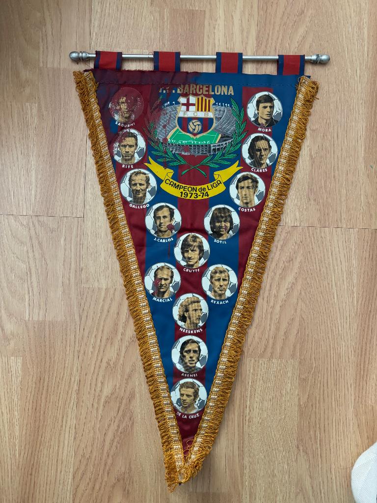 Vaantje FC Barcelona 1974/1974, Verzamelen, Sportartikelen en Voetbal, Ophalen of Verzenden, Gebruikt, Buitenlandse clubs, Vaantje of Sjaal