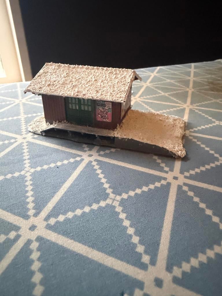 Set van 4 N spoor huisjes - Winterlandschap, Hobby en Vrije tijd, Modeltreinen | N-Spoor, Ophalen of Verzenden, Gebruikt, Brug, Tunnel of Gebouw