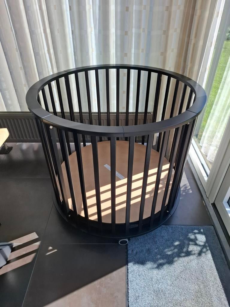 Europe baby box rond zwart, Ophalen, Zo goed als nieuw, Rond, Wieltjes