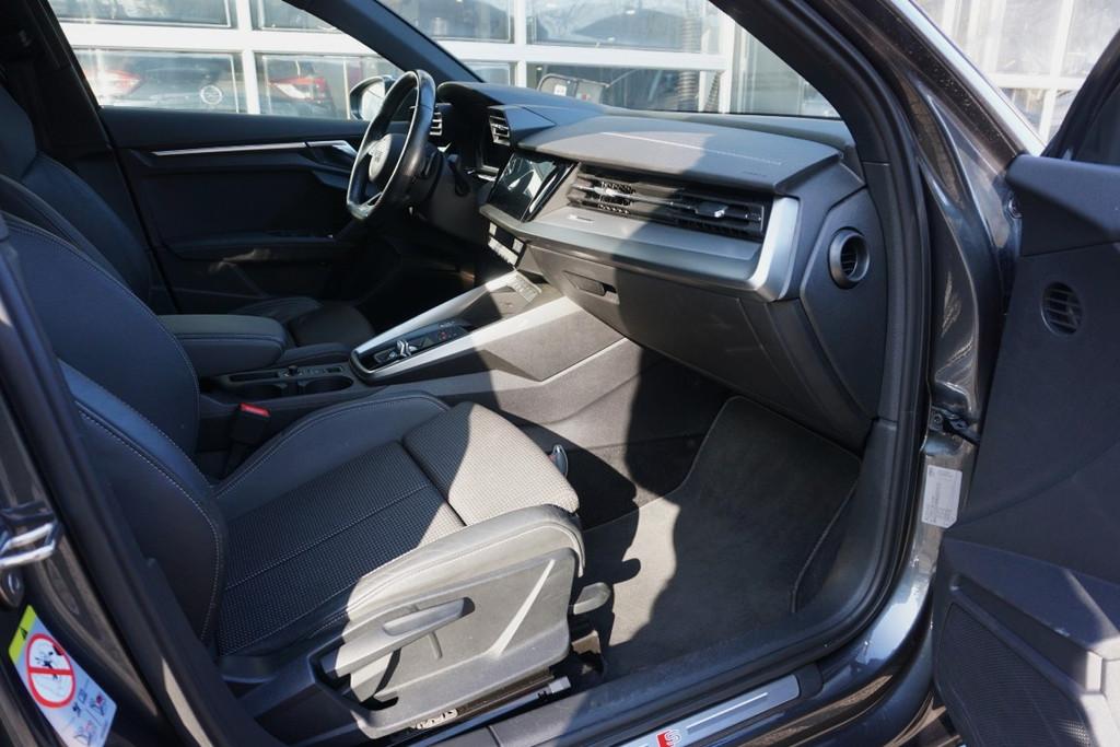 Audi A3 Sportback 35 TFSI S edition (bj 2021, automaat), 12 maanden, 4 cilinders, Leder en Stof, Origineel Nederlands