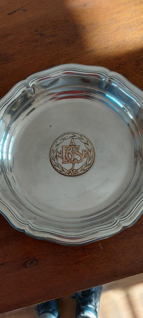 Verzilverde klassiek jubileum gedenks bord., Antiek en Kunst, Antiek | Schalen, Verzenden