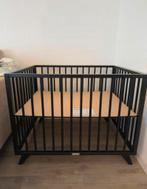 Zwarte retro box Bopita inclusief matras, Kinderen en Baby's, Boxen, Ophalen of Verzenden, Gebruikt, Vierkant