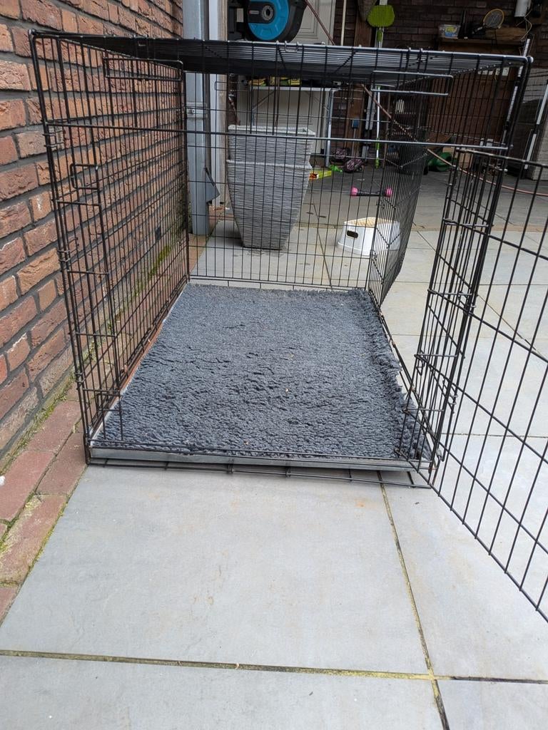 Zwarte bench., Dieren en Toebehoren, Ophalen, Gebruikt, 65 tot 100 cm, Hondenhok