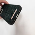 Njord by ELEMENTS iPhone 12 Pro - Zalm Leder- groen, Niet ingevuld, IPhone 13 Pro, Frontje of Cover, Niet ingevuld