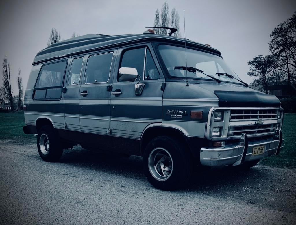 Chevy Van G20 Camper 1988 - Technisch in orde, LPG/Benzine, Buscamper of Camperbus, Koelkast, Tot en met 2, Treinzit