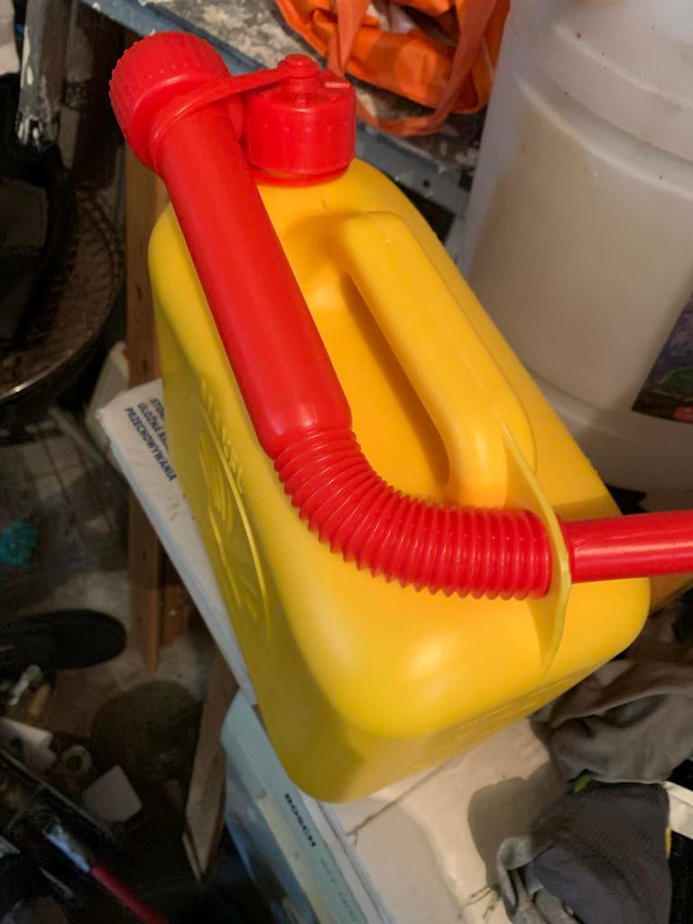 Gele jerrycan 5L met schenktuit, Ophalen of Verzenden, Gebruikt, Universele onderdelen