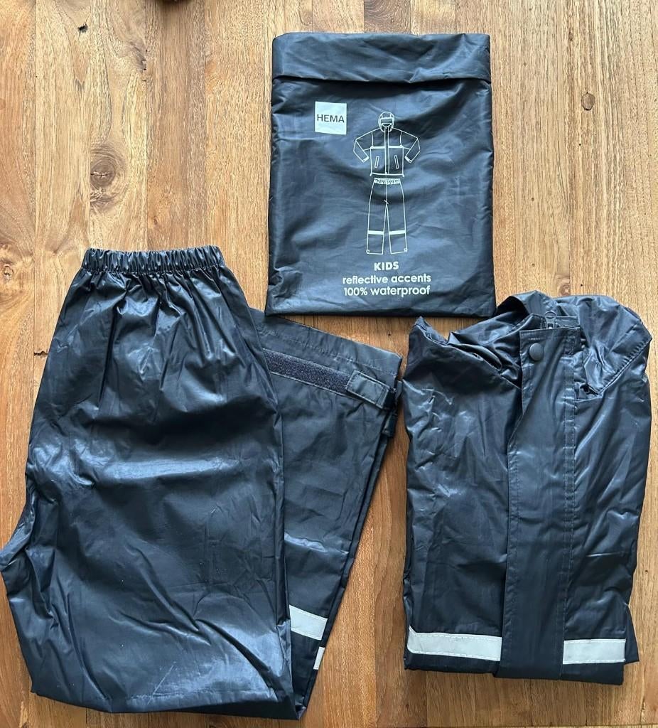 Regenpak Hema Ideaal dit regenachtige weer 122 - 128- ZGAN, Jongen of Meisje, Ophalen of Verzenden, Zo goed als nieuw, Setje