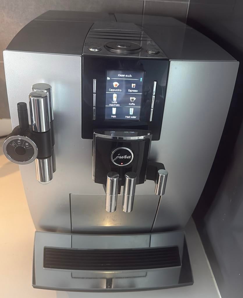 Jura J6 silver ZGAN, Ophalen, Zo goed als nieuw, Koffiemachine
