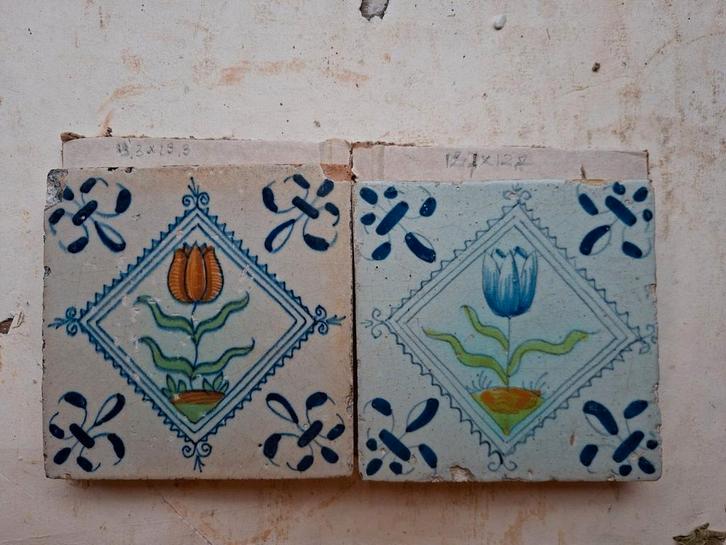 2 gave tegels van tulpen in kader, Antiek en Kunst, Antiek | Wandborden en Tegels, Ophalen of Verzenden
