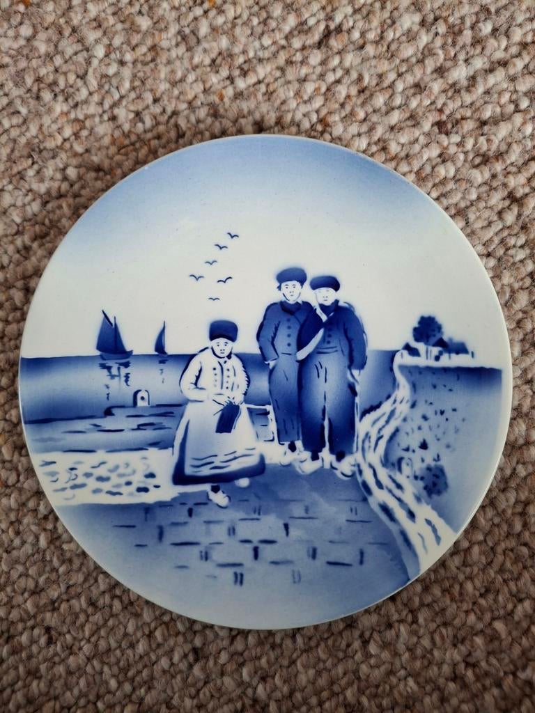 Porseleinen wandbord, Ophalen