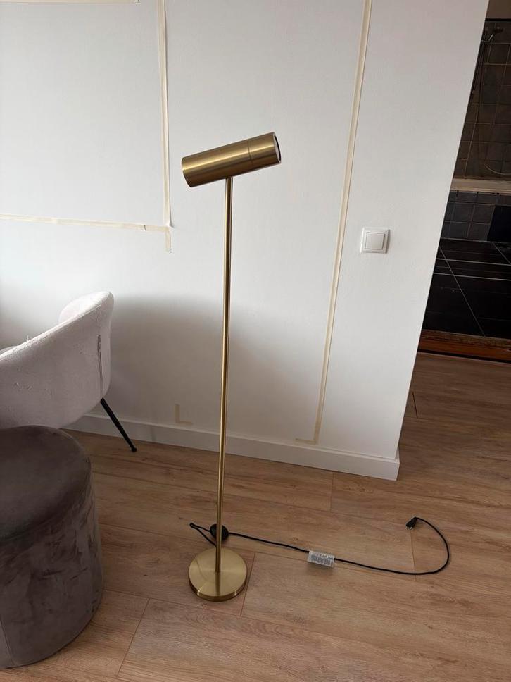 H&M Home Gouden Staande Lamp hm vloerlamp, Huis en Inrichting, Lampen | Vloerlampen, Zo goed als nieuw, 100 tot 150 cm, Metaal