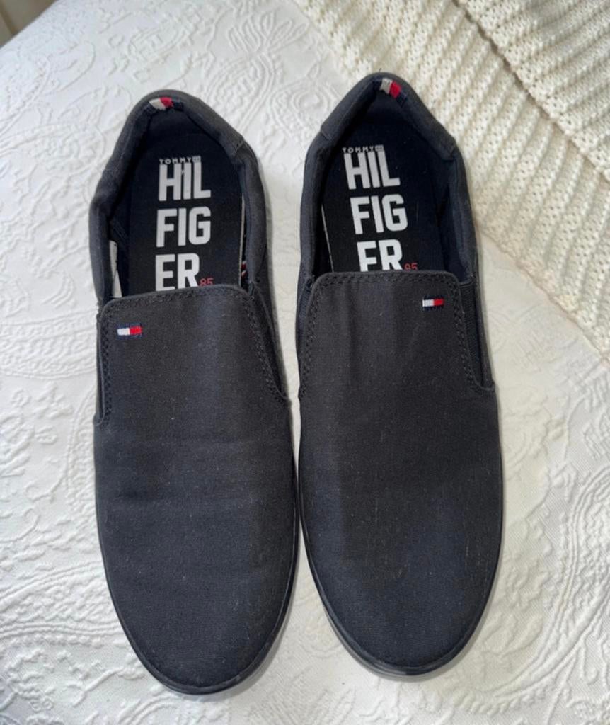 Tommy Hilfiger iconic slip on sneaker maat 42, Ophalen of Verzenden, Zo goed als nieuw, Blauw