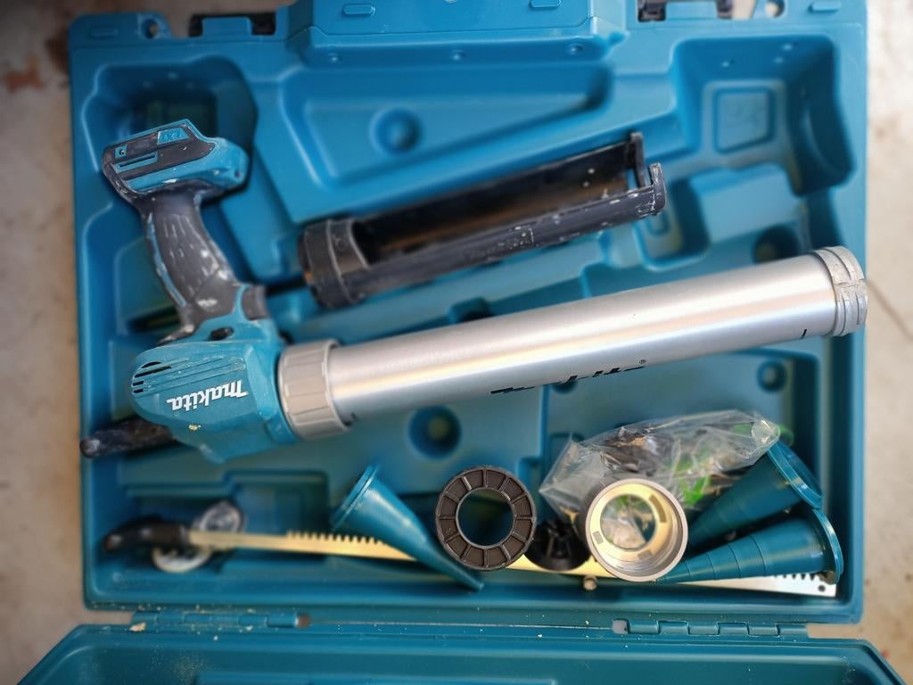 Makita accukitspuit de DCG180 of CG100, Ophalen of Verzenden, Zo goed als nieuw, 150 tot 250 ampère, Overige typen