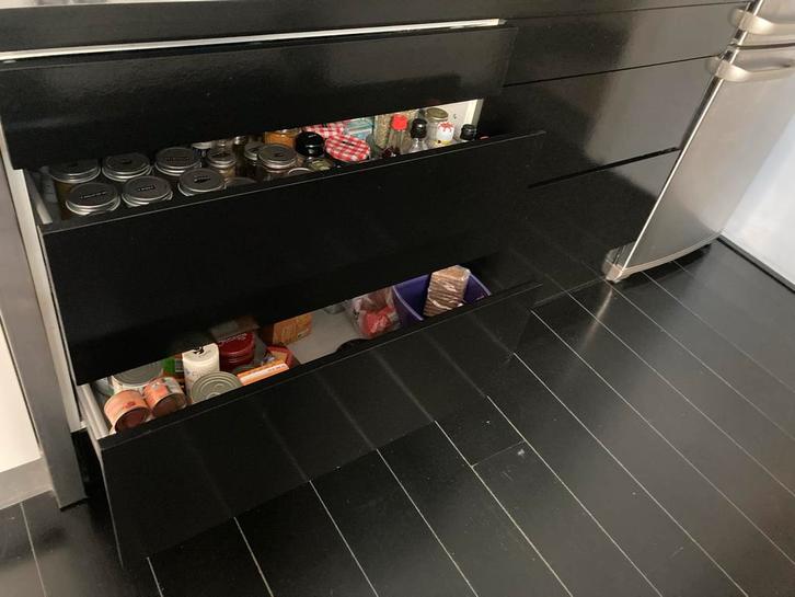 Ikea ladekast met inbouwlades - Zwart gelakt MDF, Huis en Inrichting, Kasten | Ladekasten, Gebruikt, Minder dan 100 cm, 100 tot 150 cm