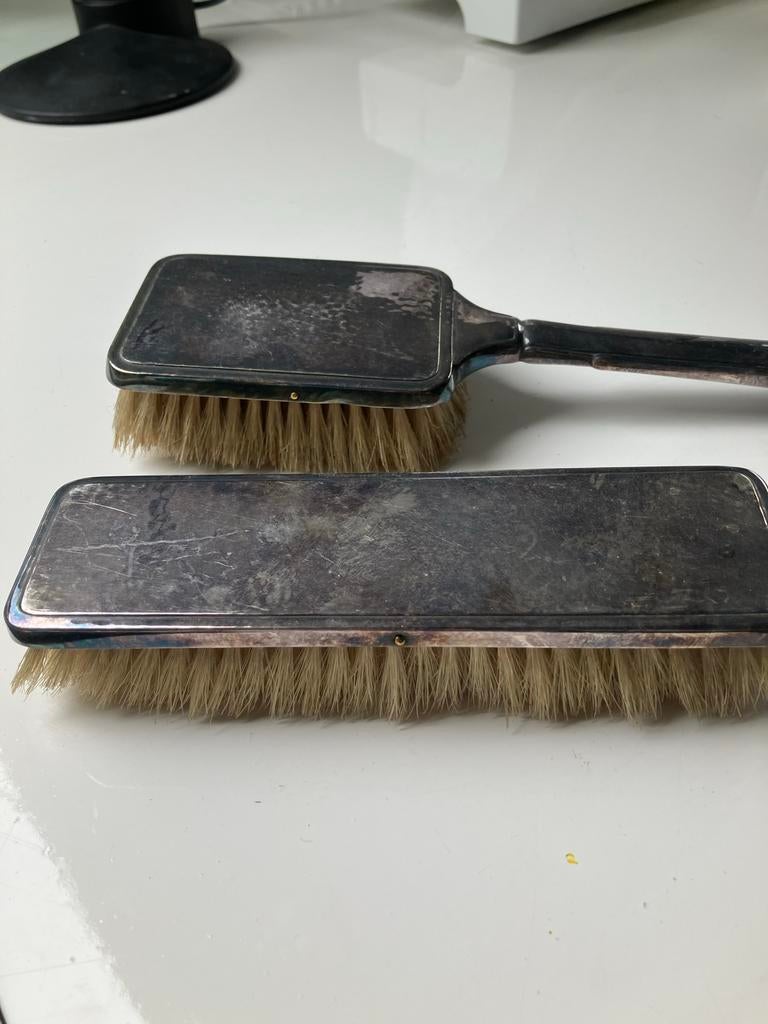 Oude verzilverde kleding- en haarborstels, poetsen nodig, Antiek en Kunst, Antiek | Goud en Zilver, Ophalen of Verzenden, Zilver