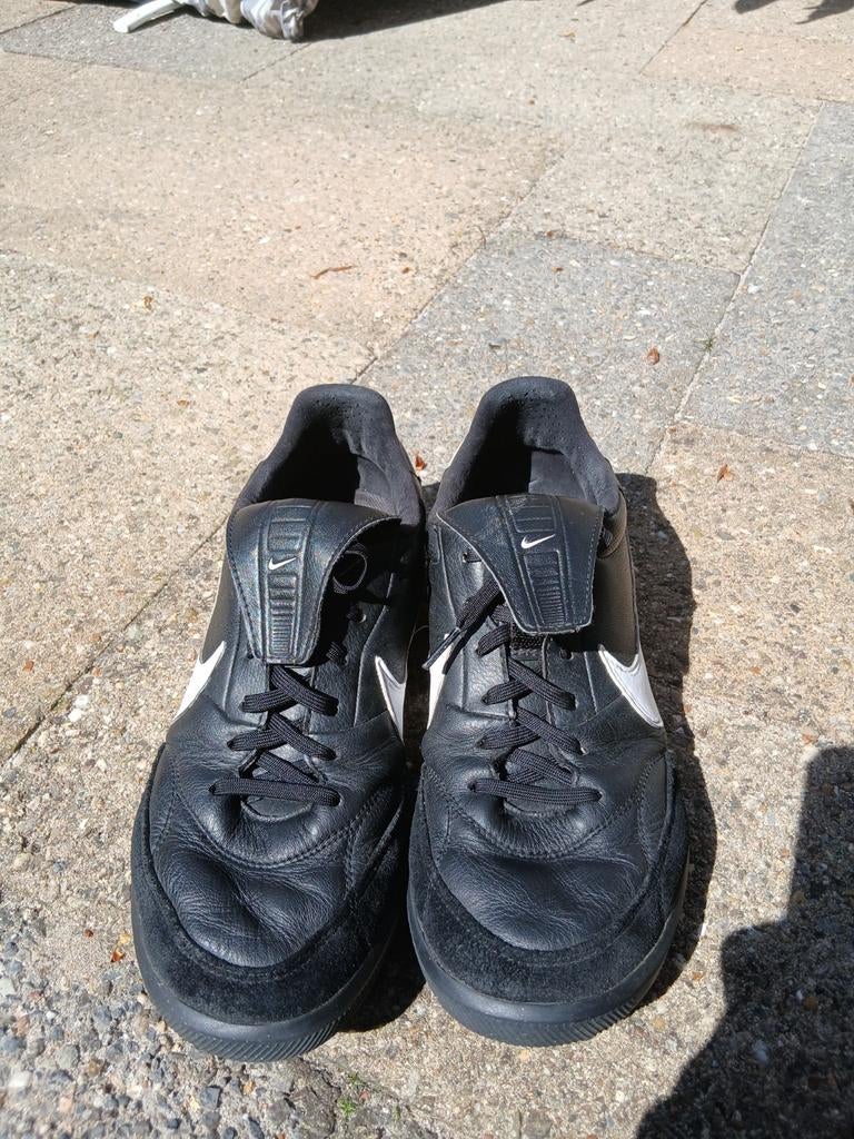 Nike voetbal kunstgrasschoenen maat 42, Sport en Fitness, Ophalen of Verzenden, Zo goed als nieuw, Schoenen