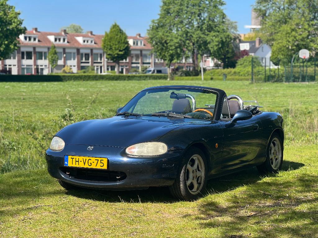 Mazda MX-5 1.6 I 1998 Blauw te koop voor nieuwe avonturen!, Auto's, Mazda, 40 €/maand, Zwart, 4 cilinders, Cabriolet