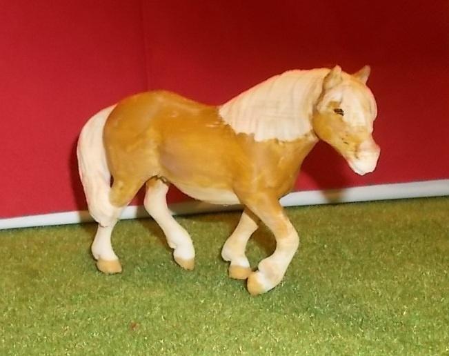 Haflinger 60 – rechter voorbeen gebogen, Verzamelen, Ophalen of Verzenden, Nieuw, Paard, Beeldje of Figuurtje