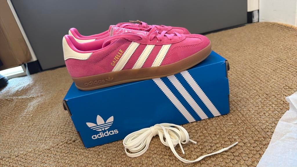 adidas gazelle roze, Ophalen of Verzenden, Zo goed als nieuw, Roze, Sneakers of Gympen