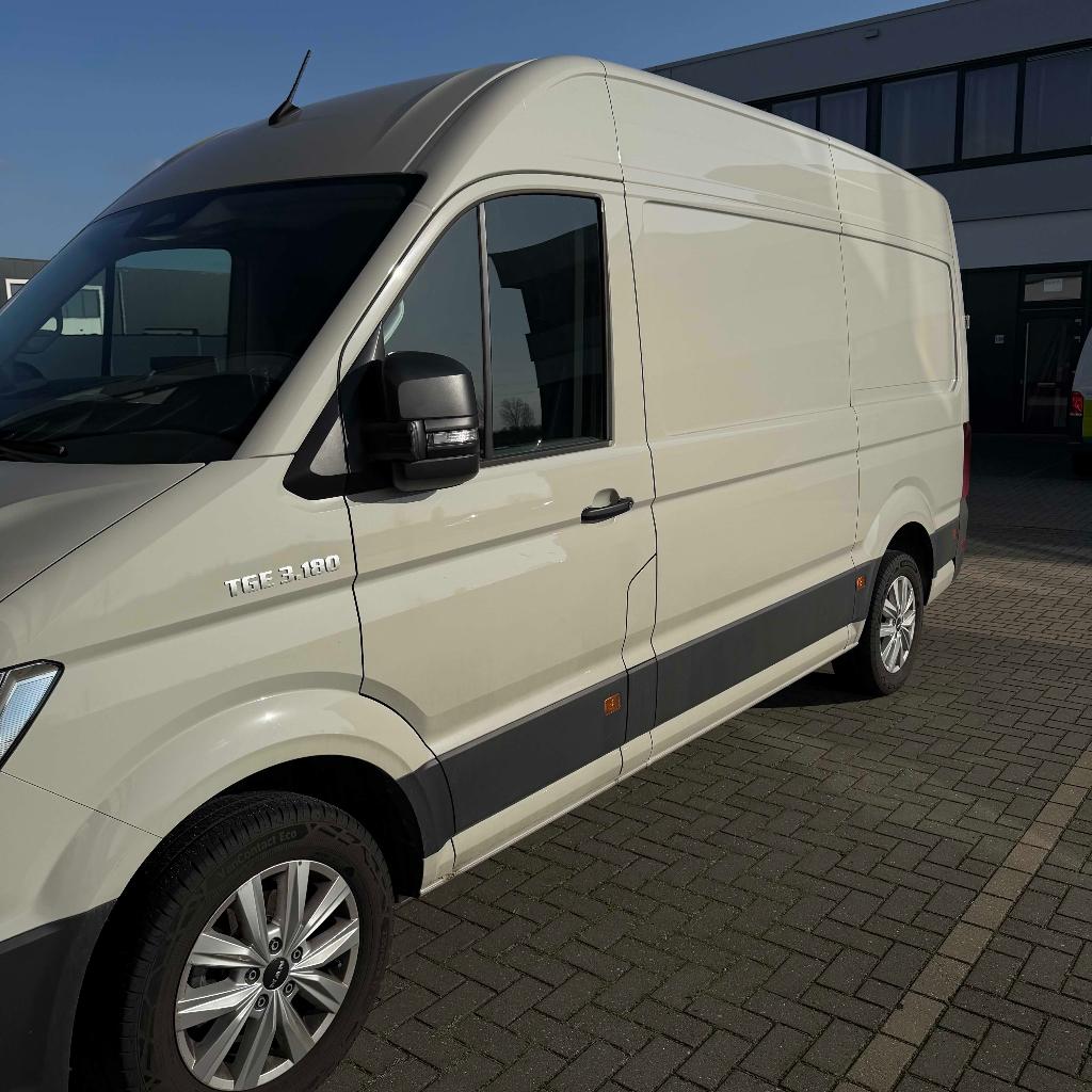 MAN TGE GB 2.0 TDI 177pk SW Hoog 3.180 FWD Aut 2024 Grijs, Auto's, Bestelauto's, Euro 6, 4 cilinders, Overige kleuren, Diesel