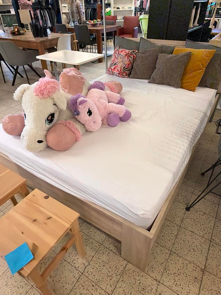 Comfortabel tweepersoonsbed met lattenbodem, Huis en Inrichting, Ophalen, Gebruikt, Overige kleuren, Tweepersoons