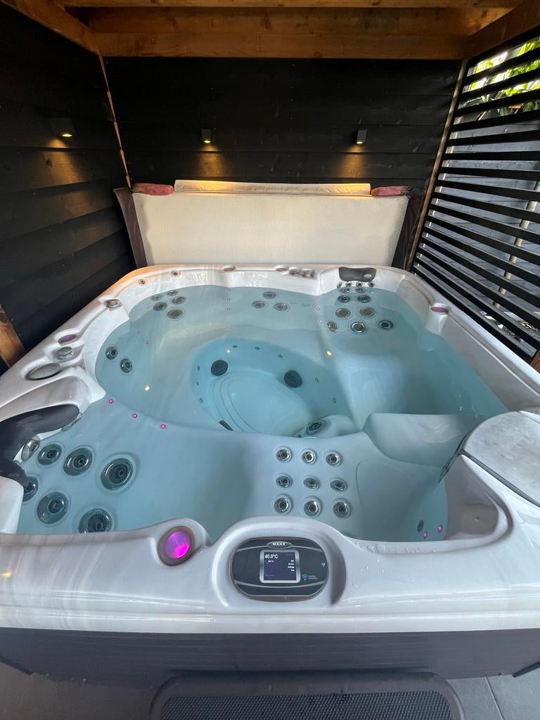 Maax Spa Jacuzzi nette staat, Tuin en Terras, Bubbelbaden en Hottubs, Ophalen, Gebruikt, Trap, Vast