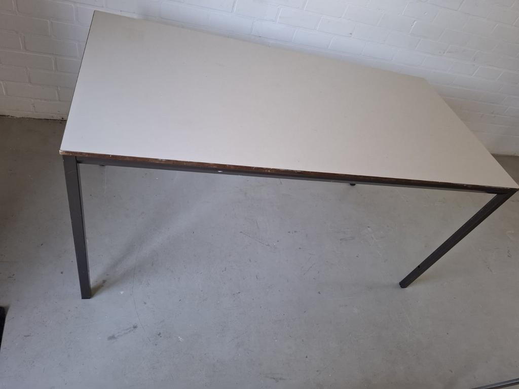 Tafel met metalen onderstel - Stevig en functioneel, Ophalen, Gebruikt, 100 tot 150 cm, Modern, Industrieel