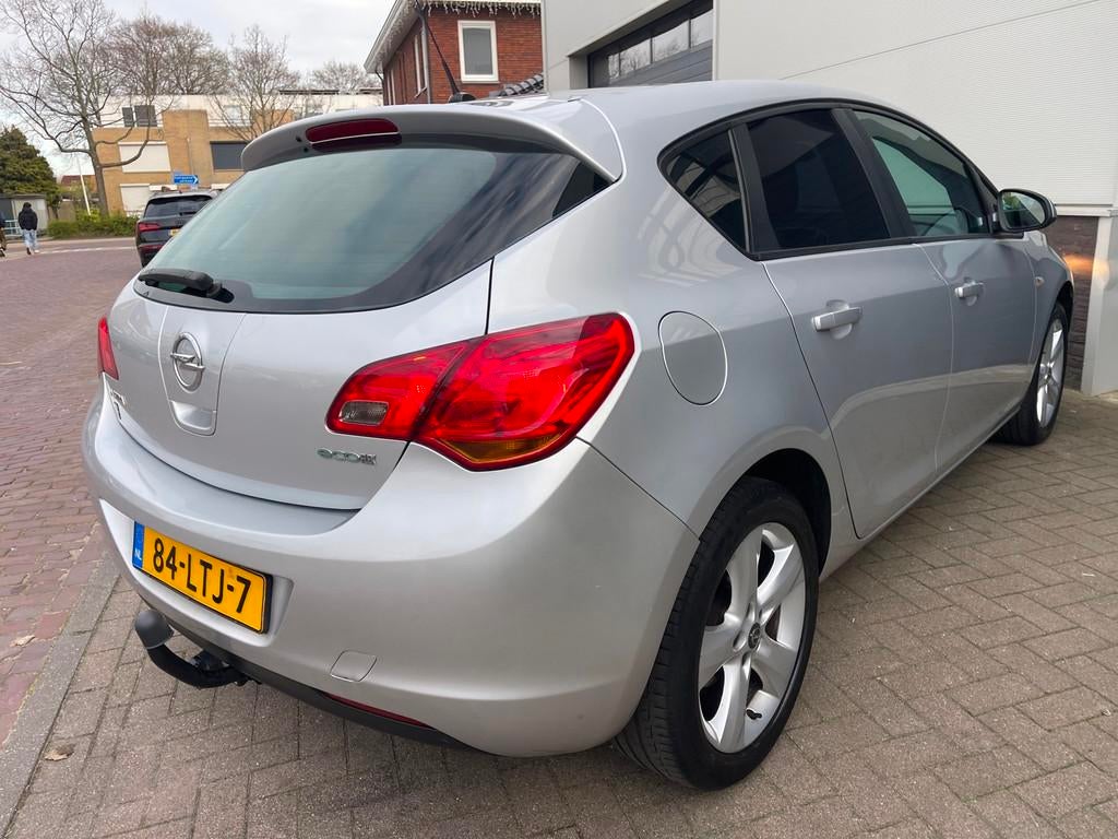 Opel Astra 1.4 Edition/Cruise-c/Climate-c/Aux/Trekhaak/Goed-, Auto's, Voorwielaandrijving, Euro 5, 101 pk, Gebruikt