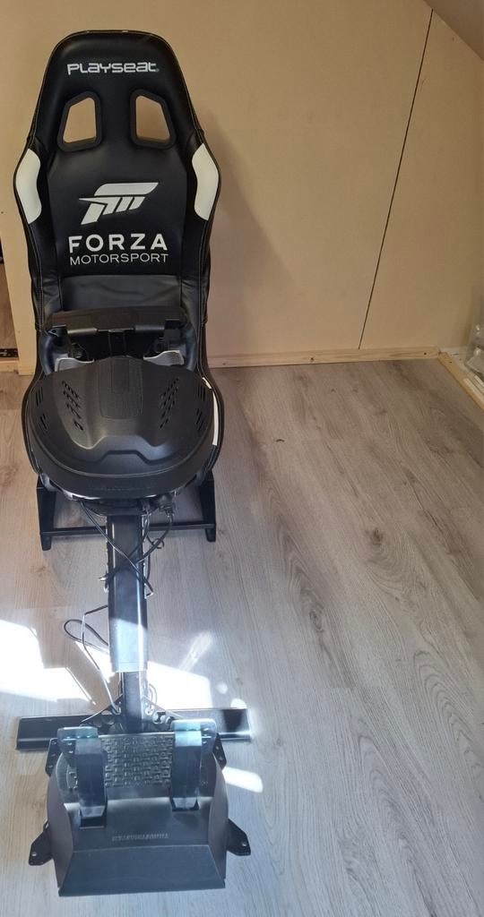 Playseat Forza Motorsport + stuur en pedalen, Racestoel, Ophalen of Verzenden, Zo goed als nieuw, Verstelbaar