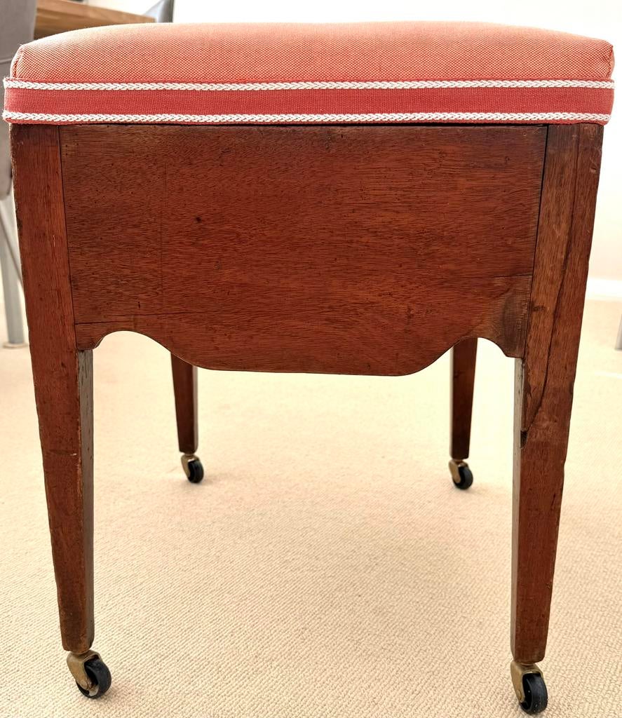 Antieke Hocker met Opbergruimte en Wieltjes, Ophalen