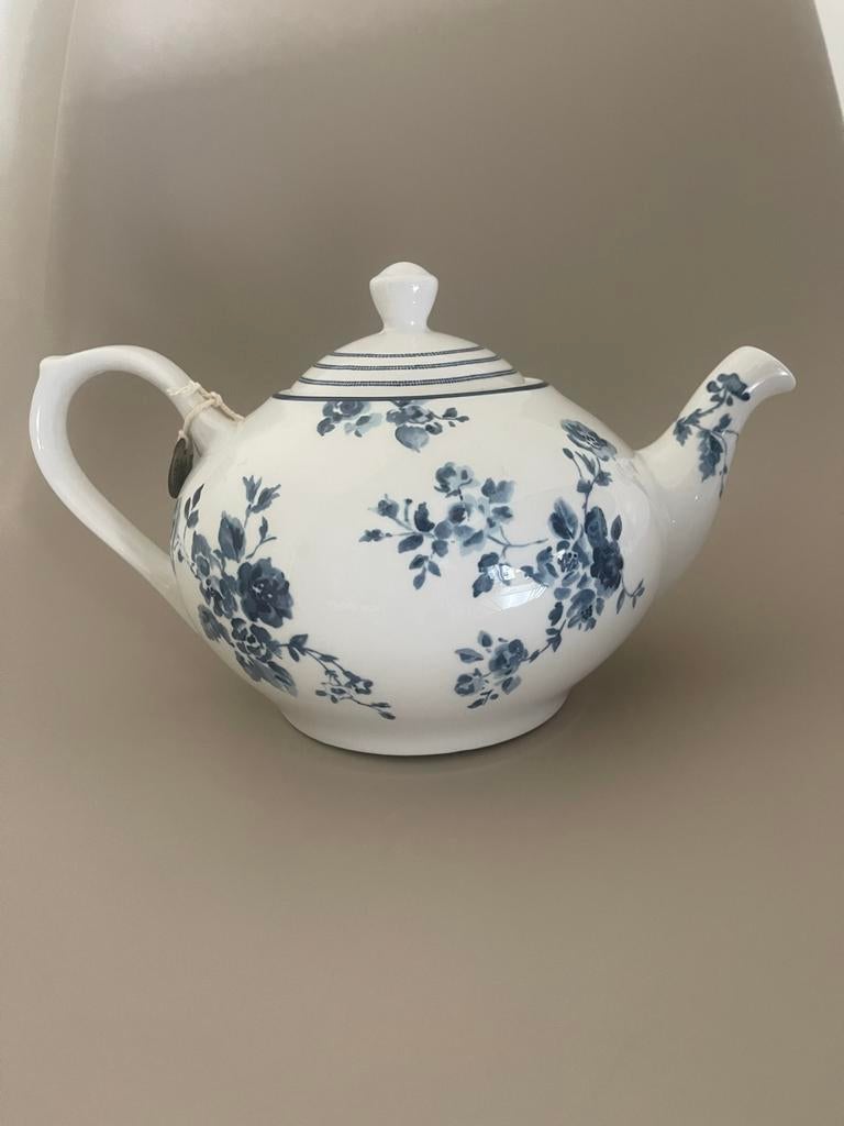 Laura Ashley theepot met blauw bloemmotief, Huis en Inrichting, Keuken | Servies, Keramiek, Overige typen, Ophalen of Verzenden