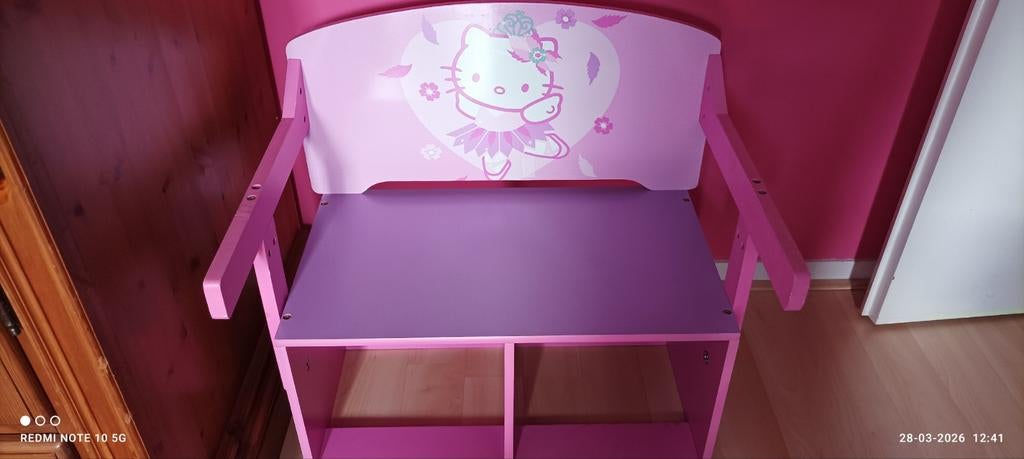 Hello Kitty kinderbureau en stoel set, Ophalen of Verzenden, Gebruikt, Tafel(s) en Stoel(en)
