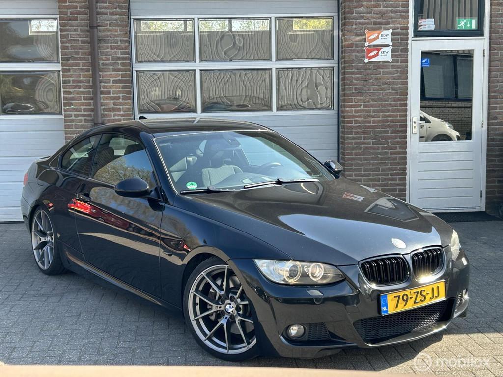 BMW 3-serie Coupé 330i Automaat Executive M-Pakket, Auto's, BMW, Automaat, Achterwielaandrijving, Gebruikt, Zwart