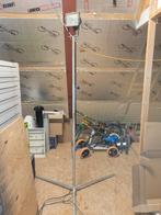 Bouwlamp op hoog statief, Ophalen