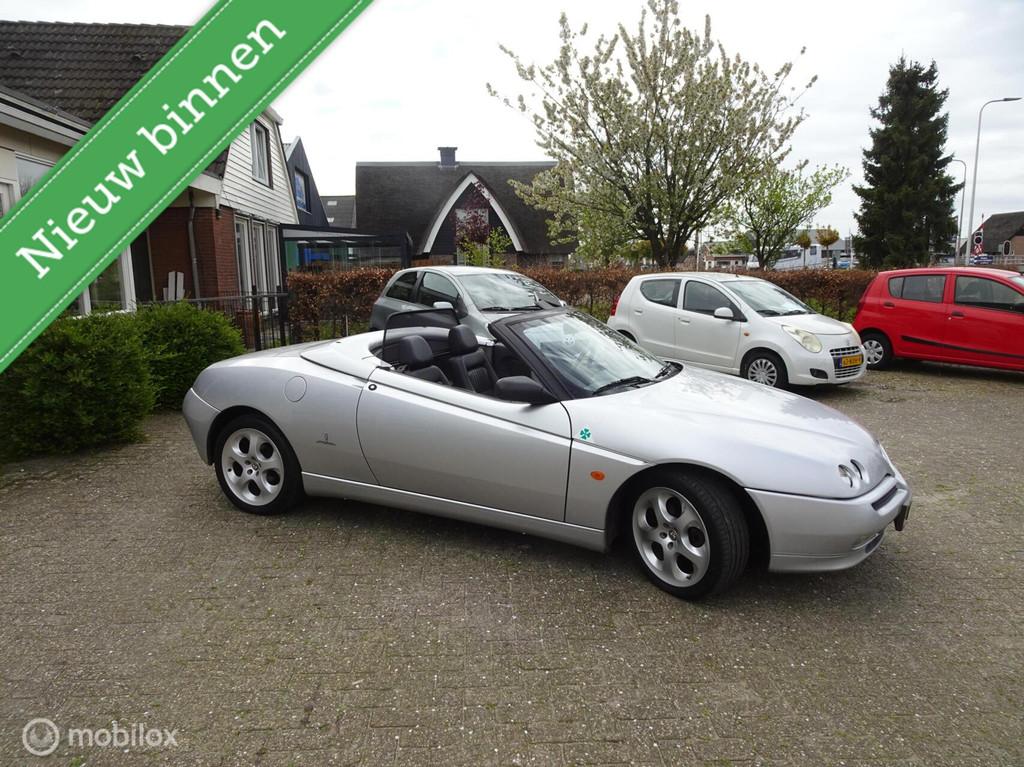Alfa Romeo Spider 2.0-16V T.Spark L, Auto's, Alfa Romeo, Voorwielaandrijving, 1345 kg, Gebruikt, Zwart