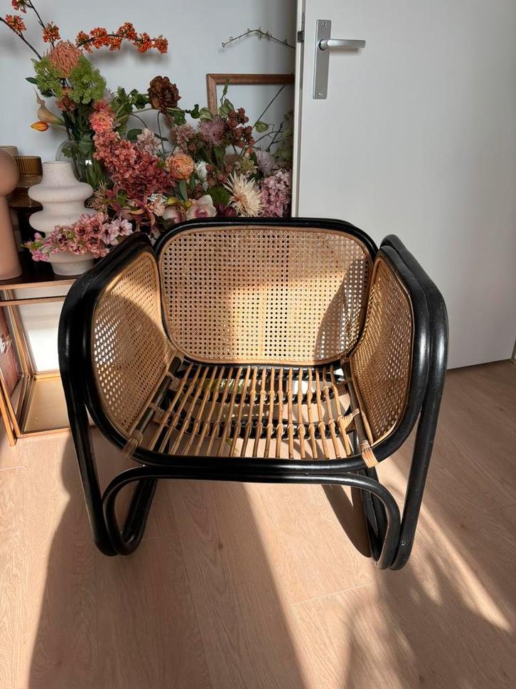 Japandi rotan webbing fauteuil – zwart frame, Huis en Inrichting, Fauteuils, Zo goed als nieuw, Riet of Rotan, 50 tot 75 cm, Minder dan 75 cm