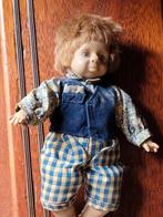 Vintage babypop in antieke poppenwagen, Ophalen of Verzenden, Gebruikt, Babypop