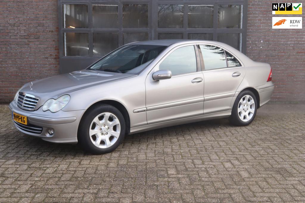 Mercedes-Benz C-klasse 200 K. Elegance AUT-PDC-TRKHK-APK3/27, Auto's, Mercedes-Benz, Automaat, Gebruikt, Zwart, 4 cilinders