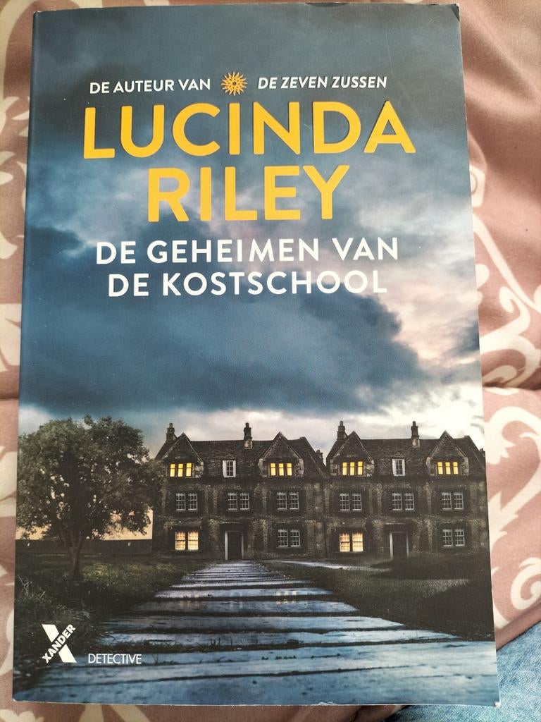 Lucinda Riley - De geheimen van de kostschool, Ophalen, Zo goed als nieuw