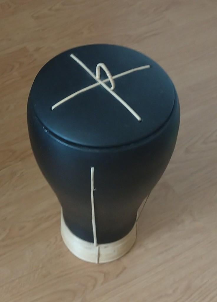 sierpot aardewerk zwart/grijs met rotan afgezet, volgnr 13, Zwart, Aardewerk of Porselein, Ophalen of Verzenden, Zo goed als nieuw