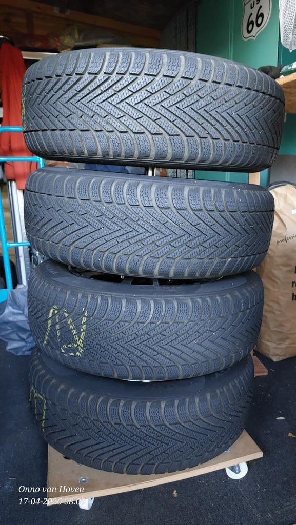 Pirelli Winterbanden met velg voor Nissan Qashqai, Auto-onderdelen, Banden en Velgen, Ophalen