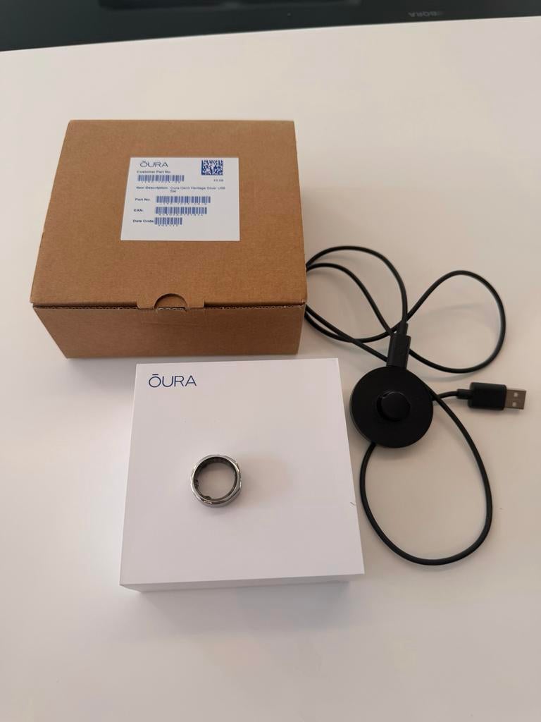 Oura Ring 3e Generatie Heritage Zilver -  maat 8, Sieraden, Tassen en Uiterlijk, Activity trackers, Ophalen of Verzenden, Zo goed als nieuw