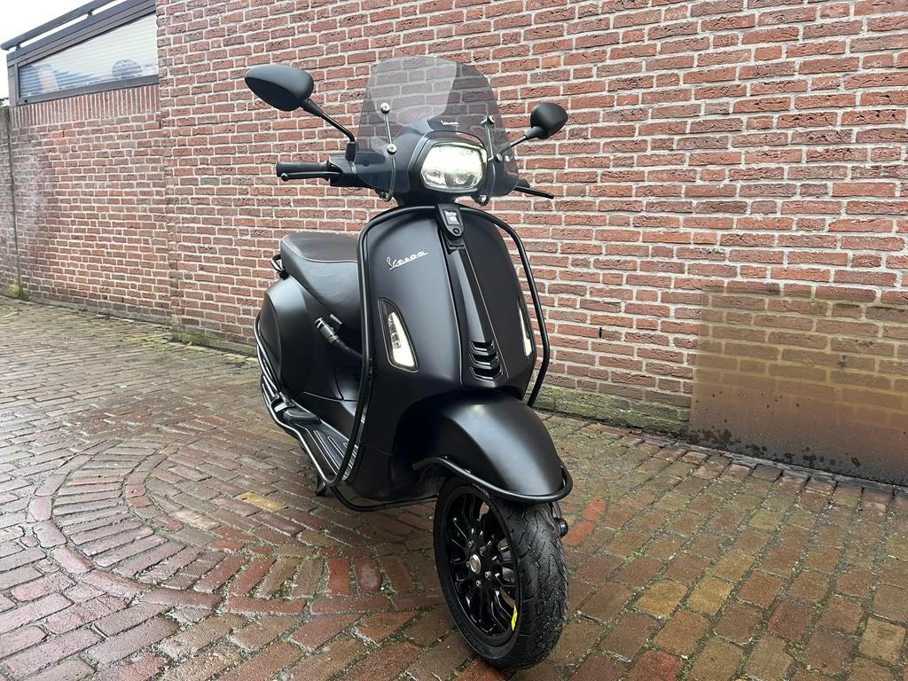 Vespa sprint, Ophalen, Zo goed als nieuw, Benzine, Vespa